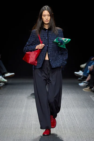 Look 27